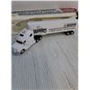 Image 4 : 1:64 Die Cast Ford Aeromax Tractor/Trailer (NIB)-opened for pictures