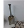 Image 3 : (2) Tow Ratchet Straps, (2) Shovel Heads, Moly Grease, Bungee Cords - PICK UP
