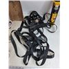 Image 5 : (2) Tow Ratchet Straps, (2) Shovel Heads, Moly Grease, Bungee Cords - PICK UP