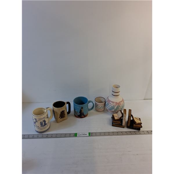 Assorted  - Mugs (Mandalorian,  Troost) Book Ends, Decor