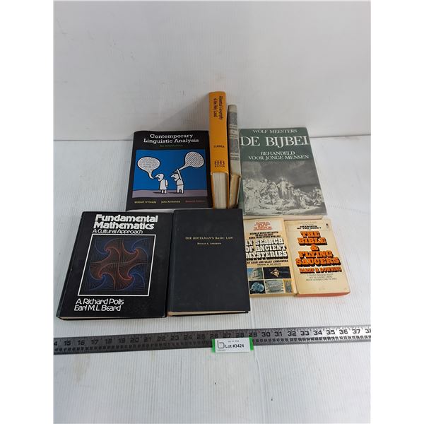 (8) Books (De Bijbei, Holy Land Geography, Houdini)