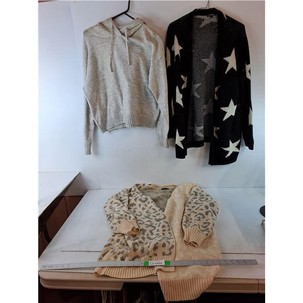 (3) Women's Sweaters- L/XL,2XL