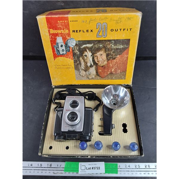 Vintage Kodak Brownie Reflex 20 Outfit Camera w/Flash Unit - As Is