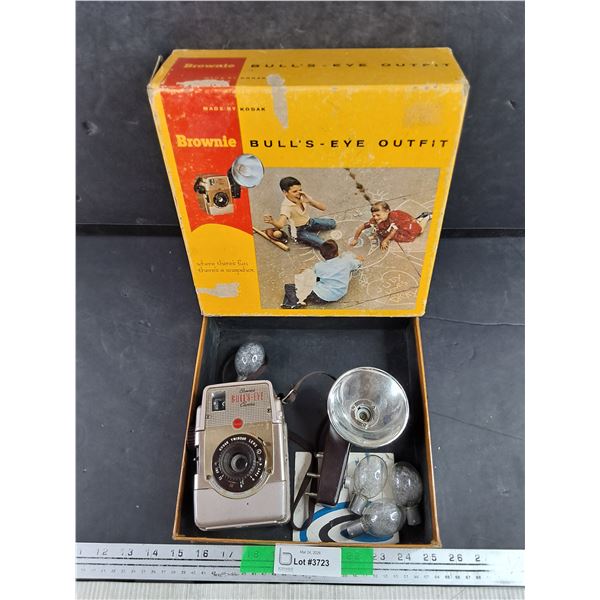 Vintage Kodak Brownie Bull's Eye Outfit Camera w/Flash Unit - As Is