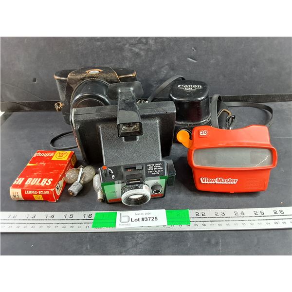 3D View Master, Vintage Polaroid Colorpack 80 Camera, Camera Case & Flash Bulbs - As Is