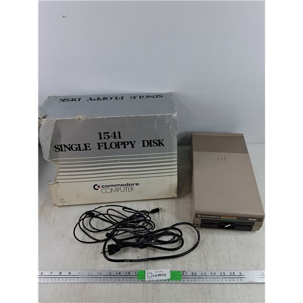 Vintage 1541 Single Floppy Disk Commodore Computer - Powers On, As Is