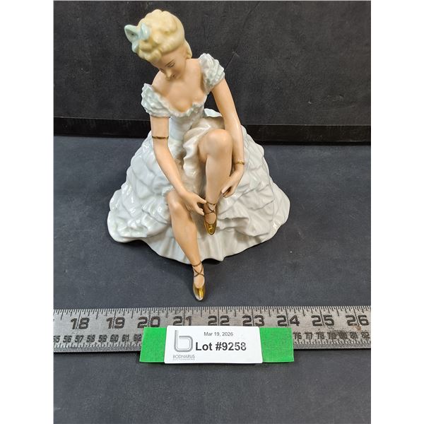 Vintage Schaubach Kunst Wallendorf Porcelain Ballerina Figurine, Some Damage on Bottem, 7" Tall