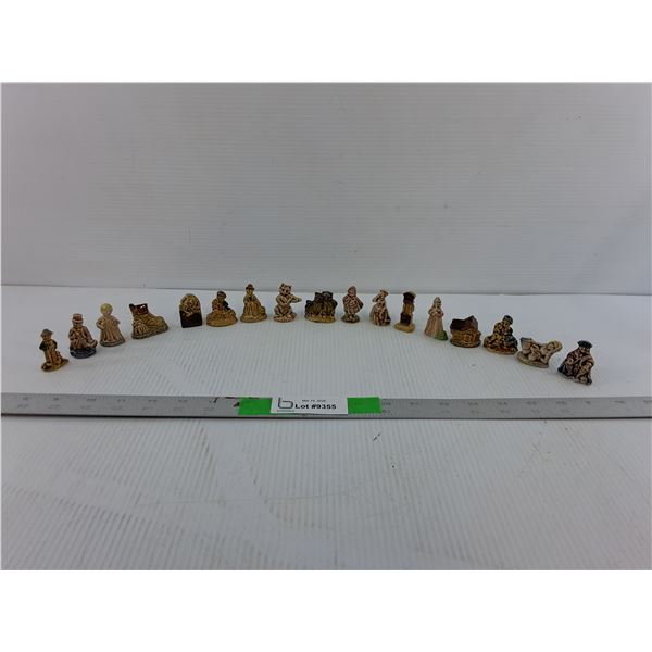(17) Red Rose Wade Tea Nursery Rhyme Figurines 1.5"