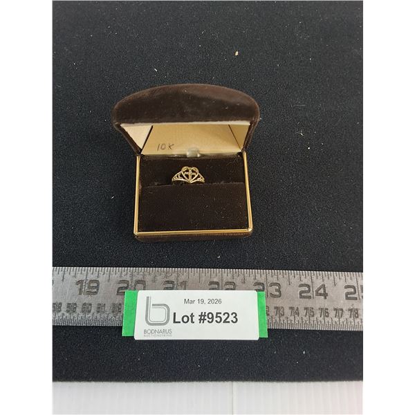 ^ 10k Size 6 "Cross in Heart" Gold Ring