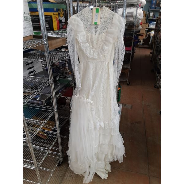 *Vintage Wedding Dress w/Veil 16" Shoulder, 12" Waist, 22" Sleeve