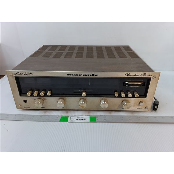 Marantz Model 2225 Stereophonic Receiver- Powers On - PICK UP