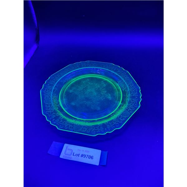 Vintage Depression Era Uranium Glass Plates, Has Small Chip, 8.5" Diameter