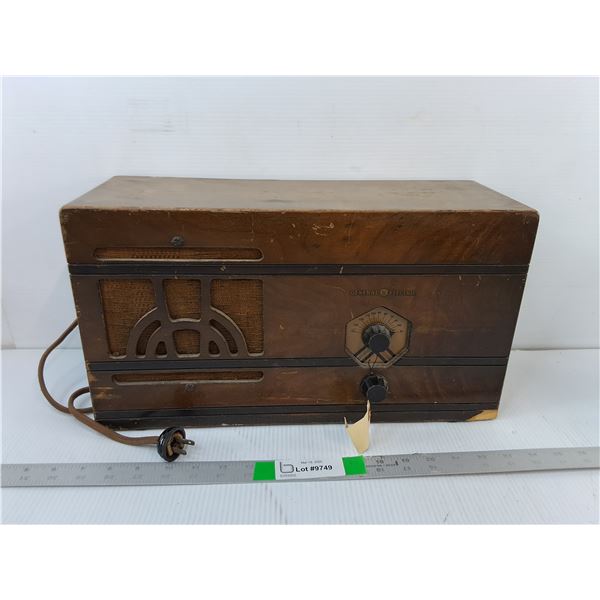 Vintage General Electric Radio- Powers On - PICK UP