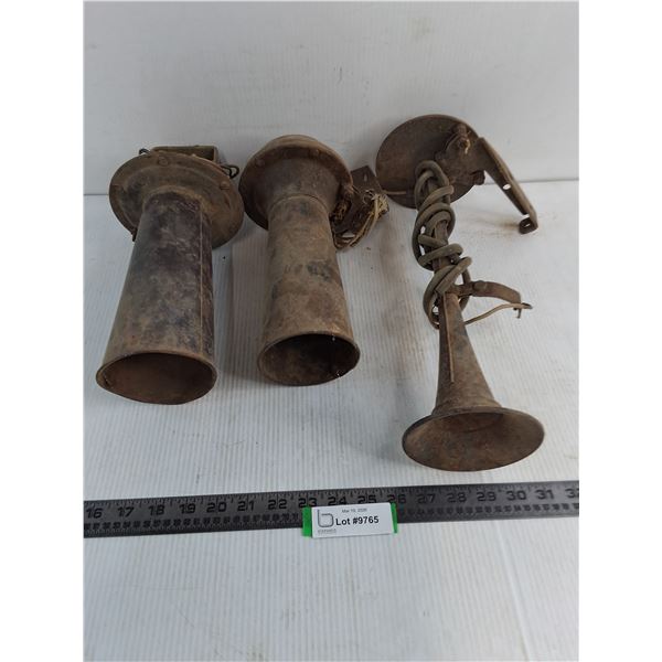 (3) Vintage Automotive Horns