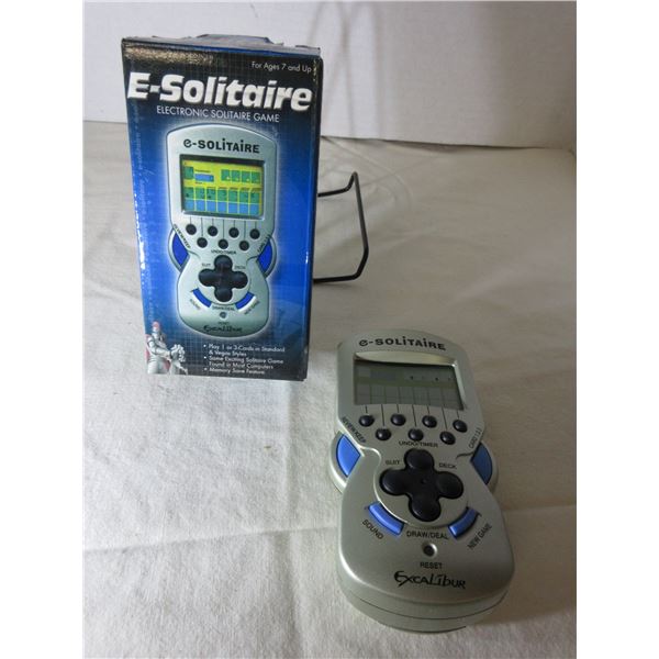(R #1):  LIKE NEW:  E-SOLITAIRE ELECTRONIC SOLITAIRE GAME IN ORIGINAL BOX