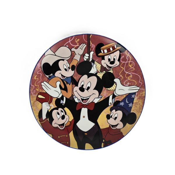 A 1995 Limited Edition Walt Disney World Disneyana Convention Commemorative Plate.