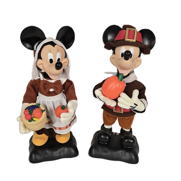 A Thanksgiving Mickey and Mickey Animatronic.