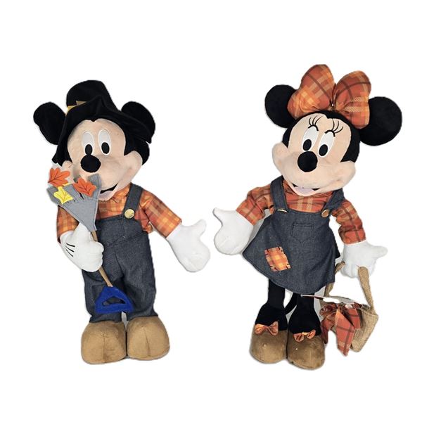 An Autumn Pilgrim Mickey and Minnie Door Greeter Set.