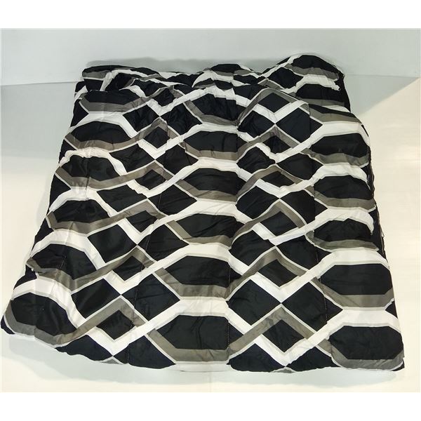 SHOWROOM COMFORTER