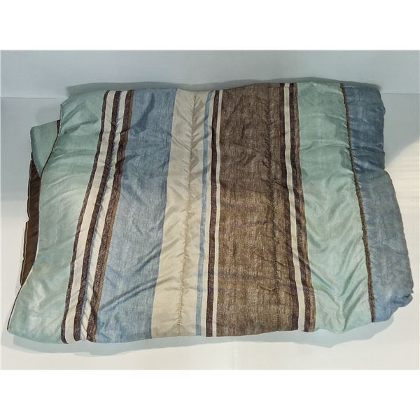 SHOWROOM COMFORTER