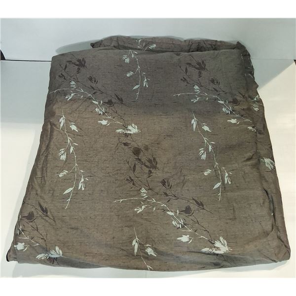 SHOWROOM COMFORTER