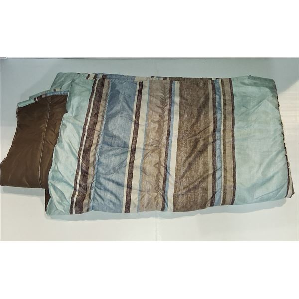 SHOWROOM COMFORTER
