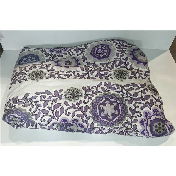SHOWROOM COMFORTER