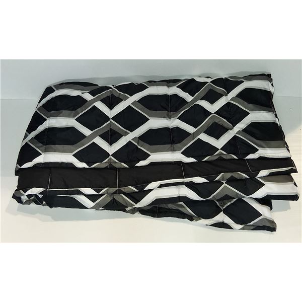 SHOWROOM COMFORTER