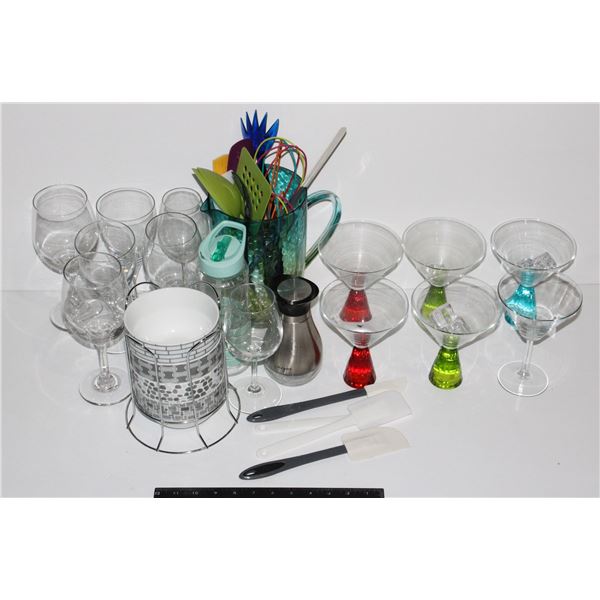 BUNDLE OF KITCHEN ITEMS