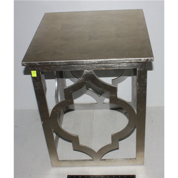 DECORATIVE SIDE TABLE/CRATE
