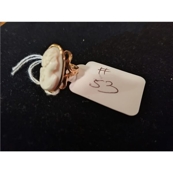 ANTIQUE WHITE CAMEO STONE IN GOLD ORNATE SETTING