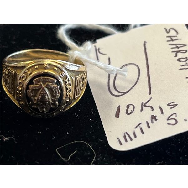 GOLD CLASS RING
