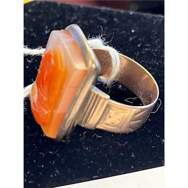 ANTIQUE RING WITH PRECIOUS STONE OF ROMAN SOLDIER