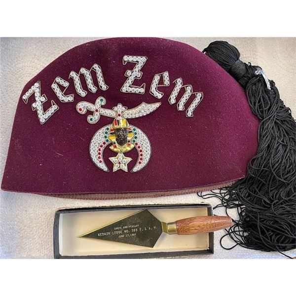 SET OF 2 COLLECTIBLE MASONIC ITEMS