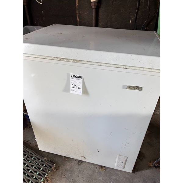 SMALL CHEST TYPE FREEZER