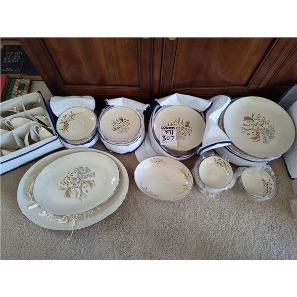 SERVICE FOR 12 FRANCISCAN WINTER BOUQUET FORMAL DINNERWARE