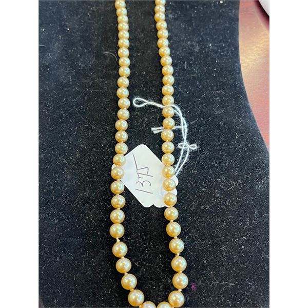 Beautiful Vintage Peal Necklace