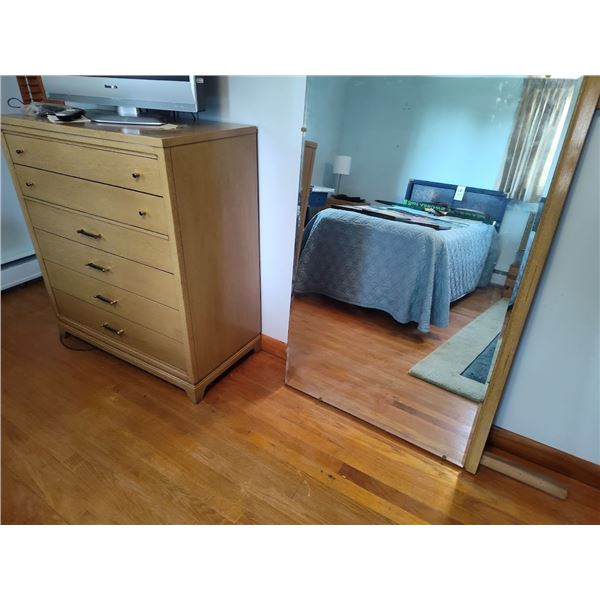VINTAGE UNITED FURNITURE BLONDE DRESSER WITH MIRROR