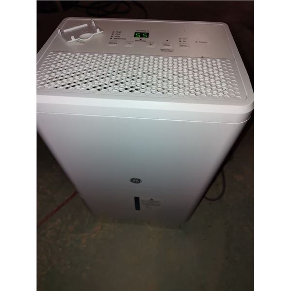 GE DEHUMIDIFIER/ Works