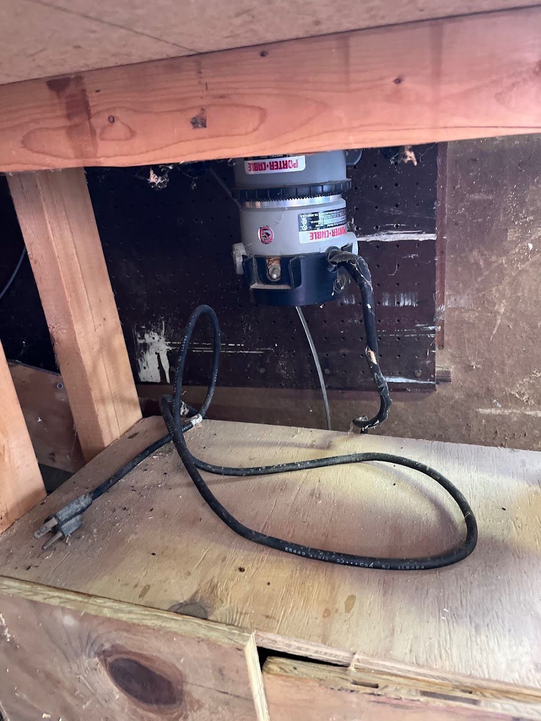 PORTER CABLE ROUTER MOUNTED IN STAND WITH EXTRA ROUTER (RUNS)