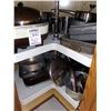 Image 7 : HUGE BAKING AND COOKWARE BUNDLE (APPROX. 41 PIECES TOTAL)