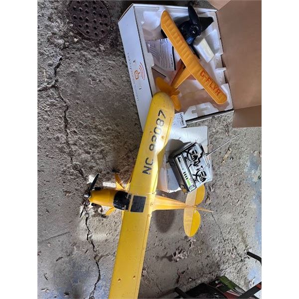 SET OF TWO REMOTE CONTROL PLANES