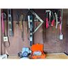 Image 1 : WALL BUNDLE OF TOOLS AND LEVELS