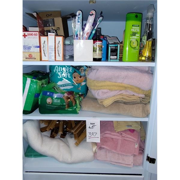 BATHROOM CLOSET LOT / MOSTLY NEW PRODUCT / SOFT GOODS