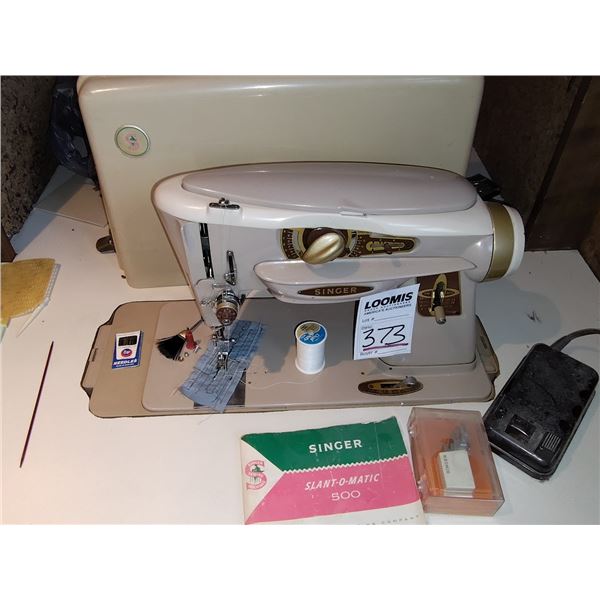VINTAGE SINGER SEWING MACHINE