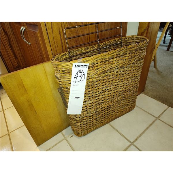 FLOOR WICKER BASKET & CUTTING BOARD