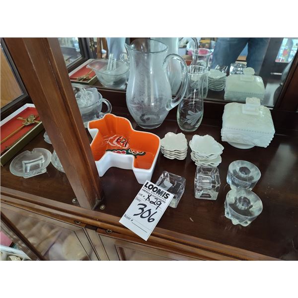 VINAGE GLASS & ANTIQUE GLASS & CLTBLS