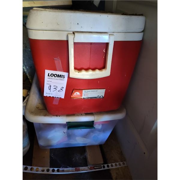 IGLOO COOLER AND LARGE TUB WITH LID