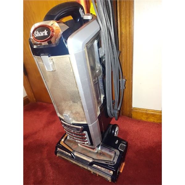 SHARK DUO UPRIGHT SWEEPER VERY GOOD CONDITION