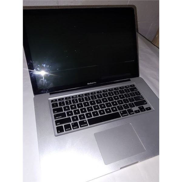 APPLE MACBOOK PRO (IN VERY GOOD CONDITION)